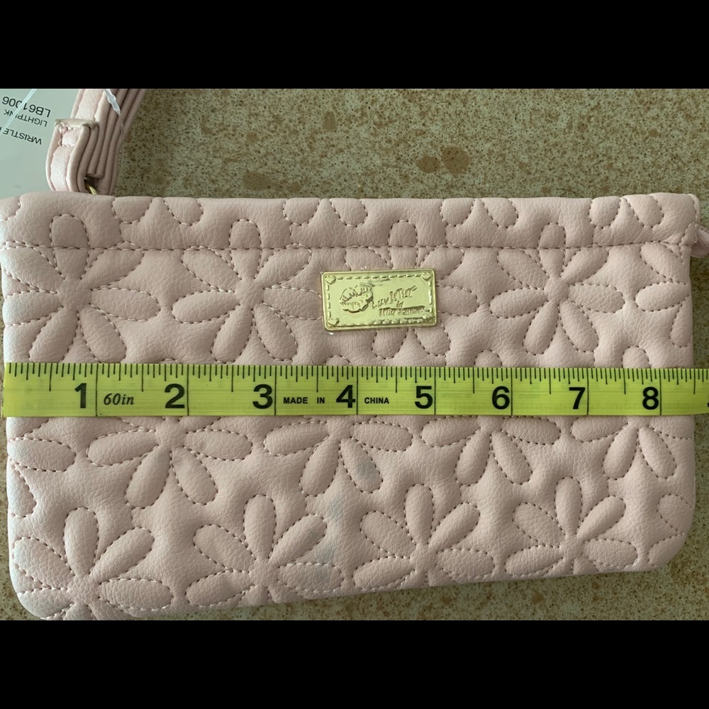 🌸Betsey Johnson Wristlet - Picture 10 of 10